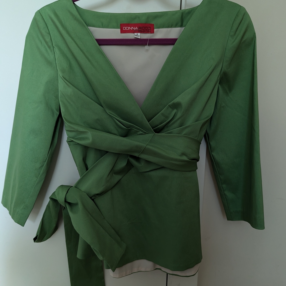 Donna Ricco Green Wrap Top